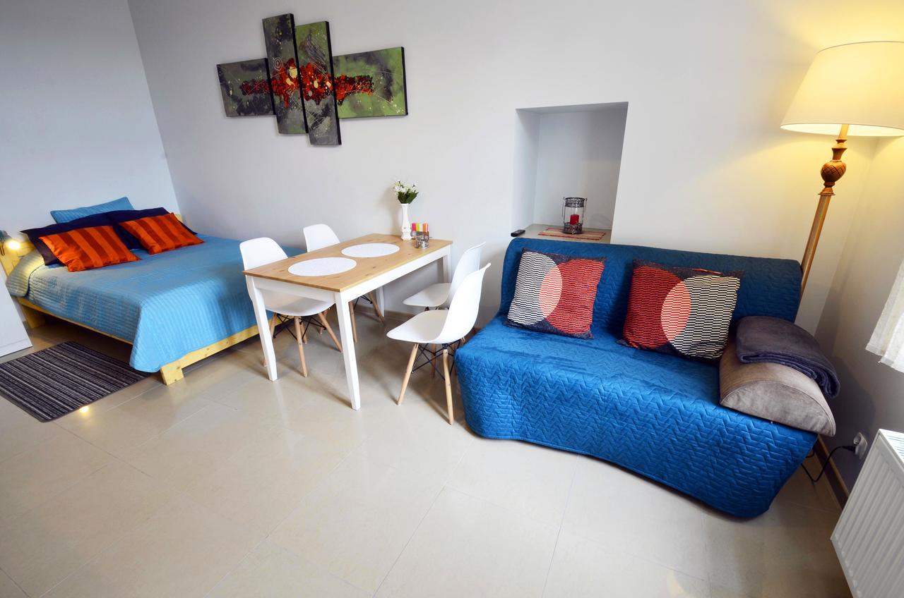 Studio Aleja 77 เชสโตฮอวา ภายนอก รูปภาพ
